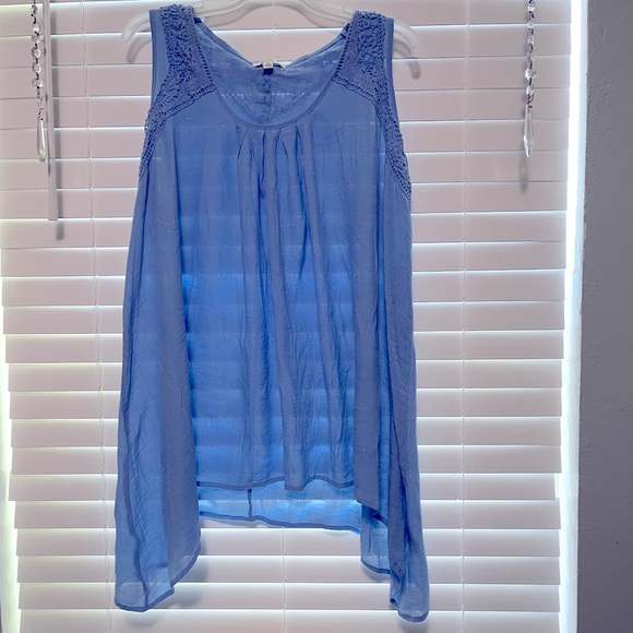 spence Tops - Super flowy blue light weight shark bite tank top blouse. 2X